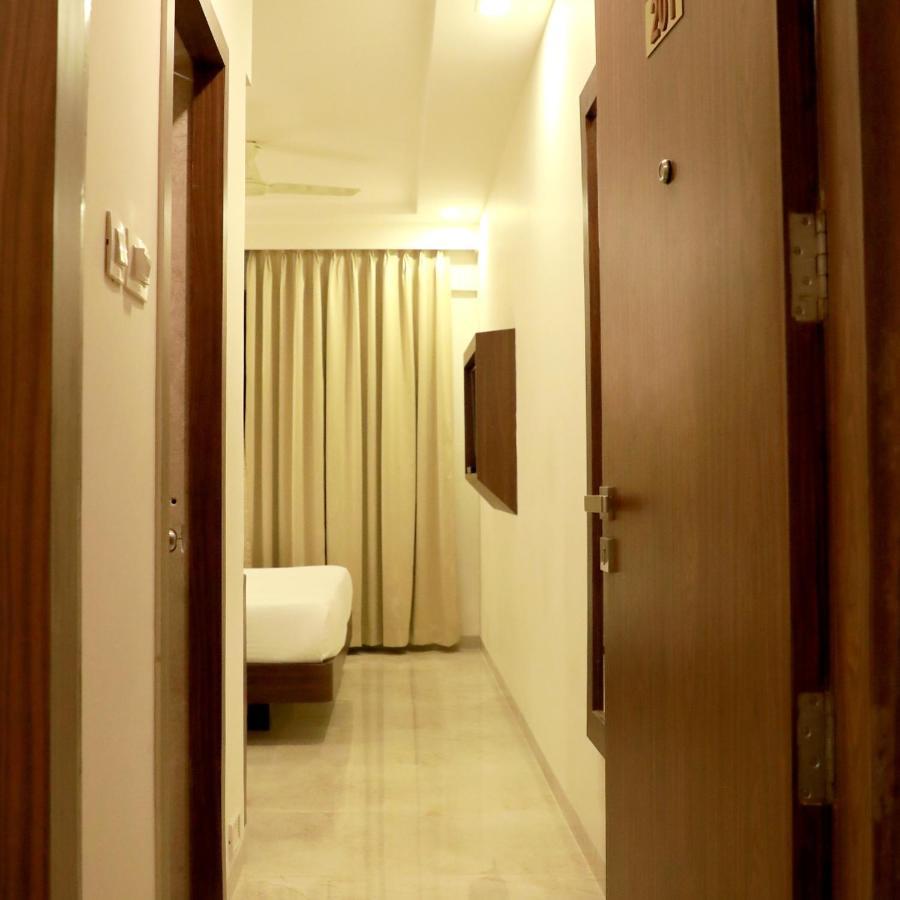 Hotel Lords, Fort Mumbai Exteriör bild