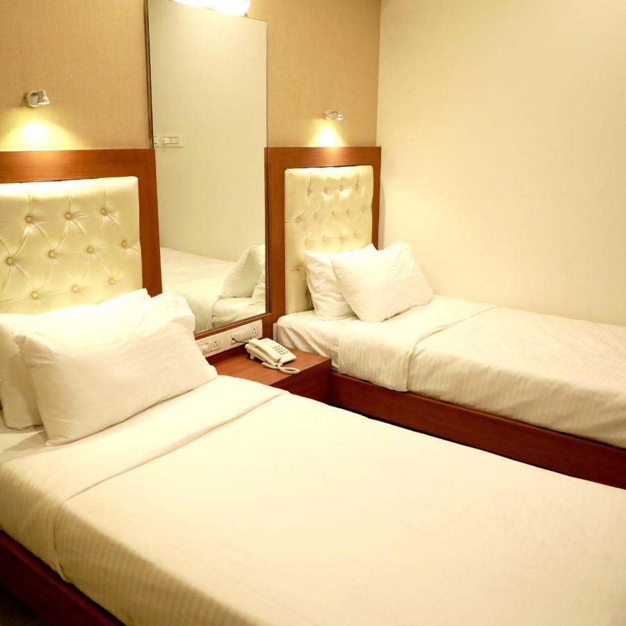 Hotel Lords, Fort Mumbai Exteriör bild