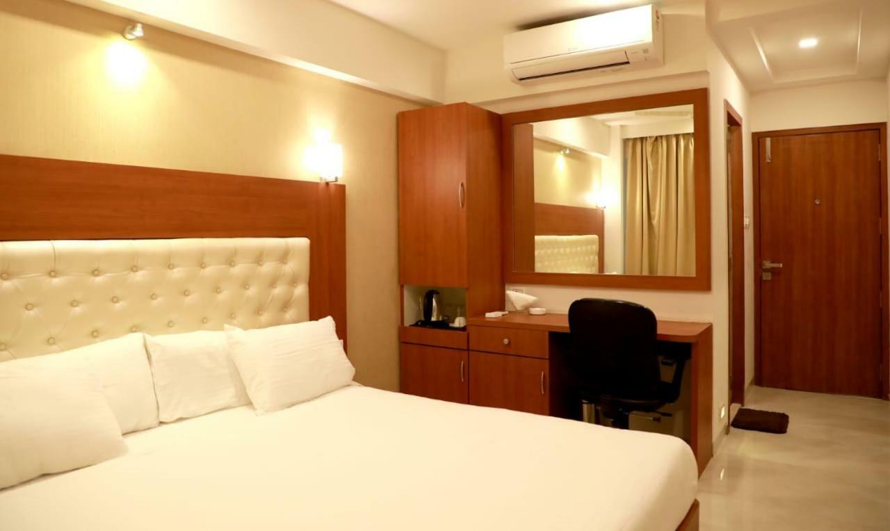 Hotel Lords, Fort Mumbai Exteriör bild