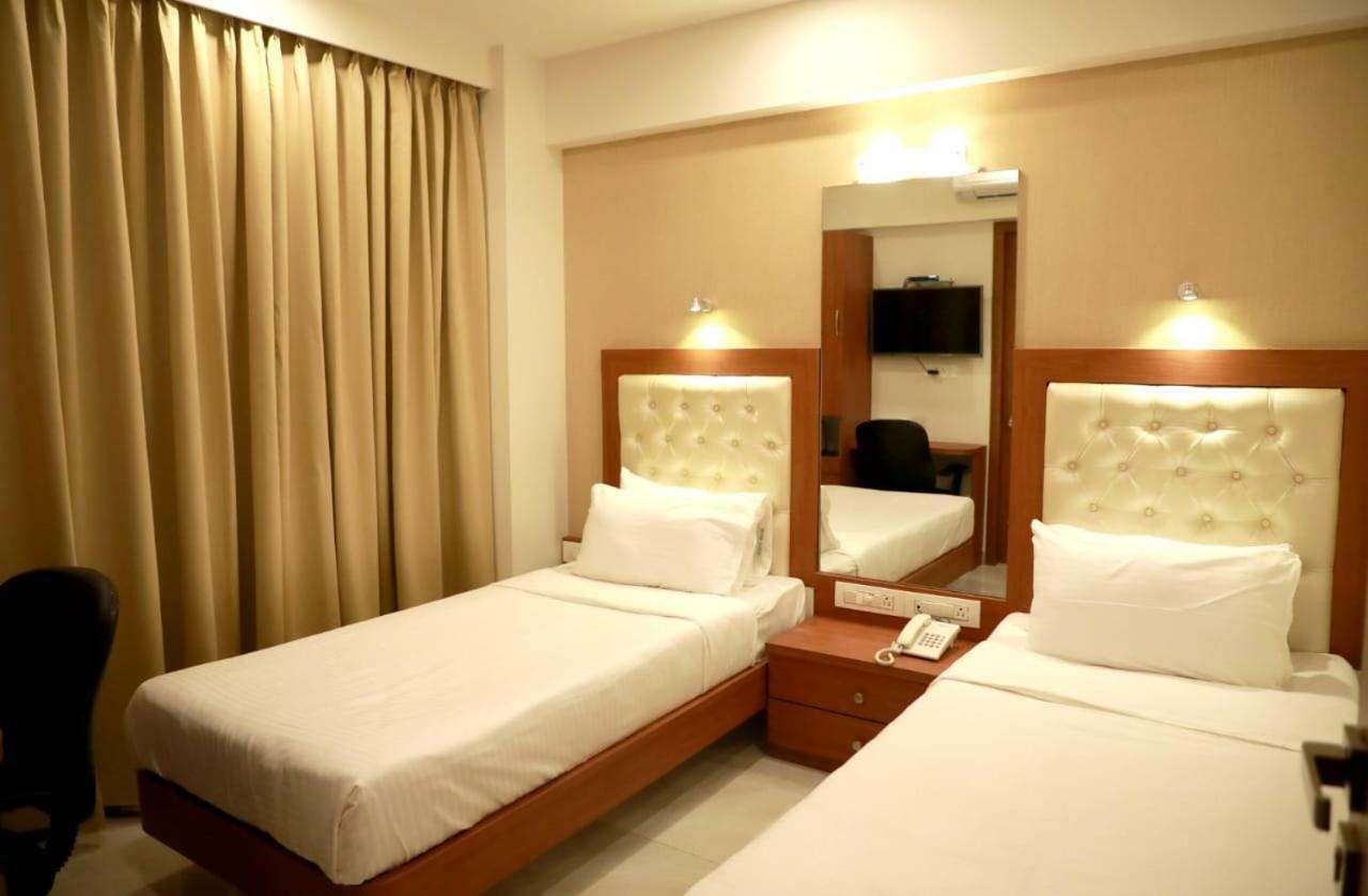 Hotel Lords, Fort Mumbai Exteriör bild