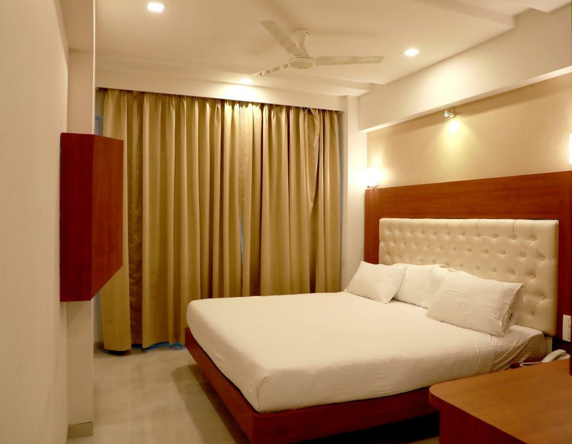 Hotel Lords, Fort Mumbai Exteriör bild